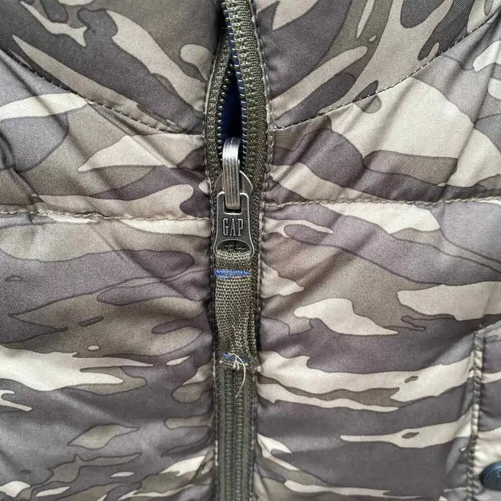 Gap Kids Reversible Puffer Vest  Sz S 6 7 Navy Blue Camouflage Camo Quilted Warm